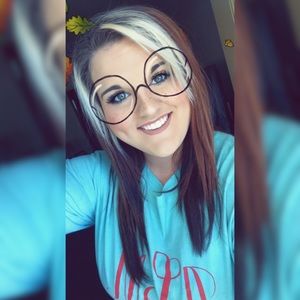 Meet your Posher, Alexis